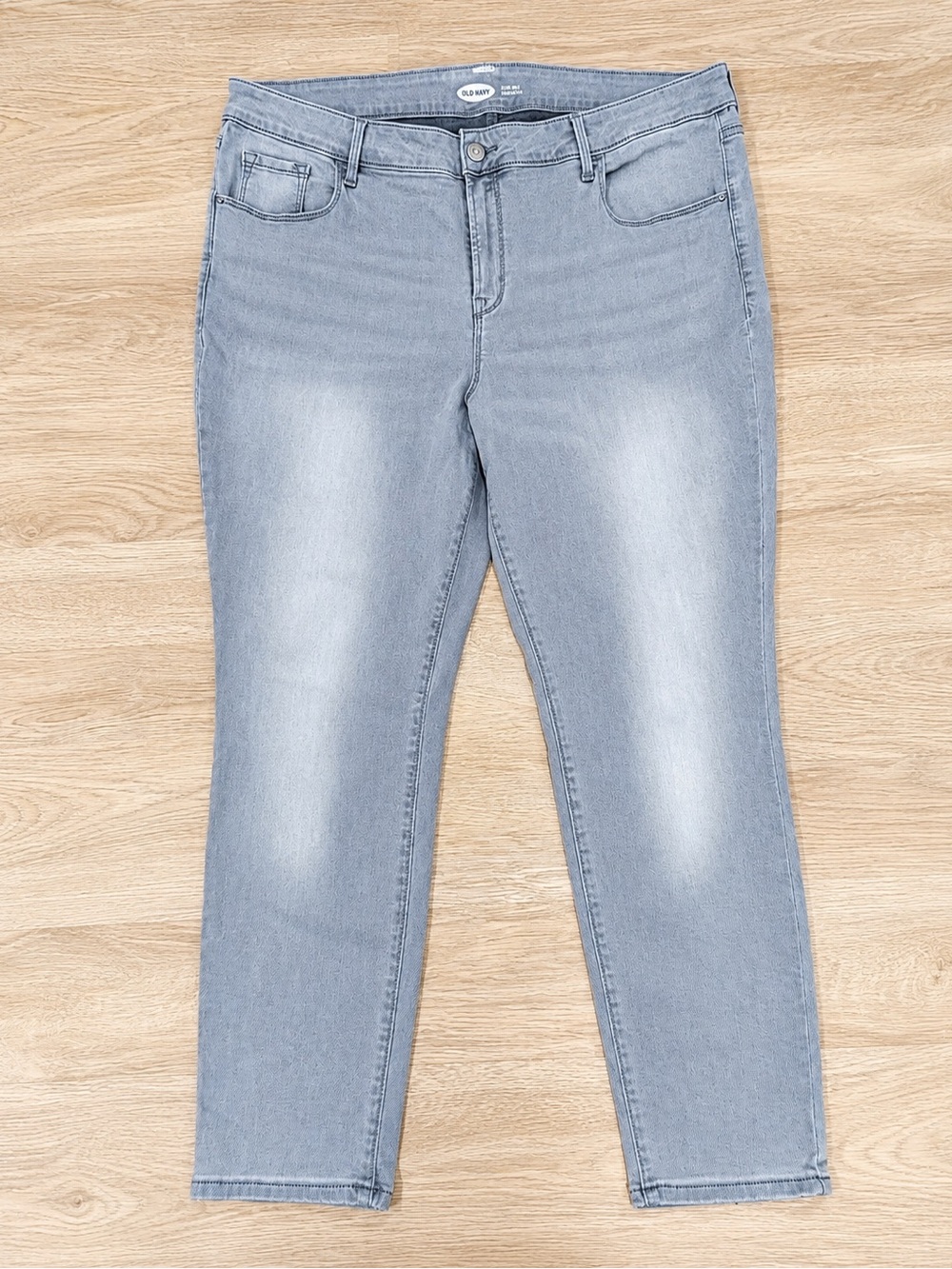 Women’s Jeans Old Navy Rockstar Super Skinny Size 18 Petite Washed Gray Stretch